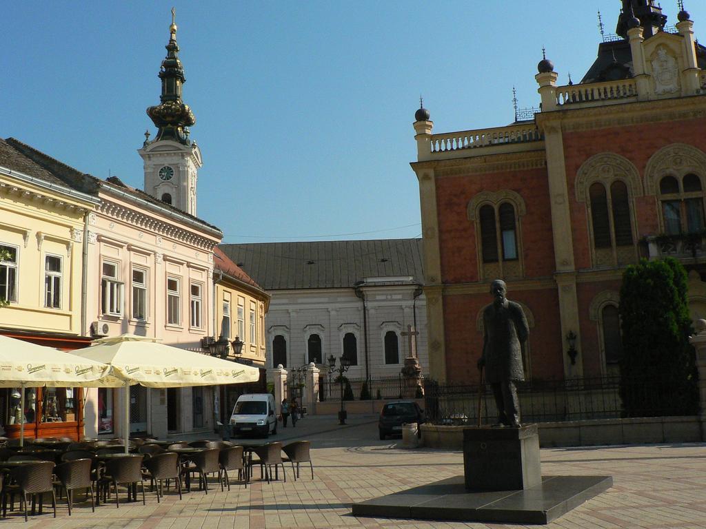 Family Top Rooms Bela Lada Sobe Novi Sad Extérieur photo
